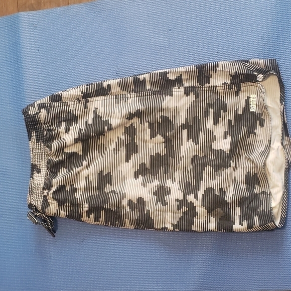 Roots Shorts - Picture 4 of 11